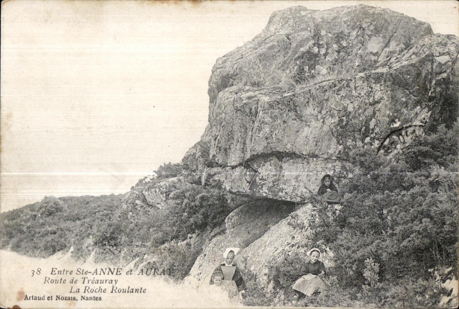 CPA Between Anne and Auray Road of Treauray the Travelling Rock Children