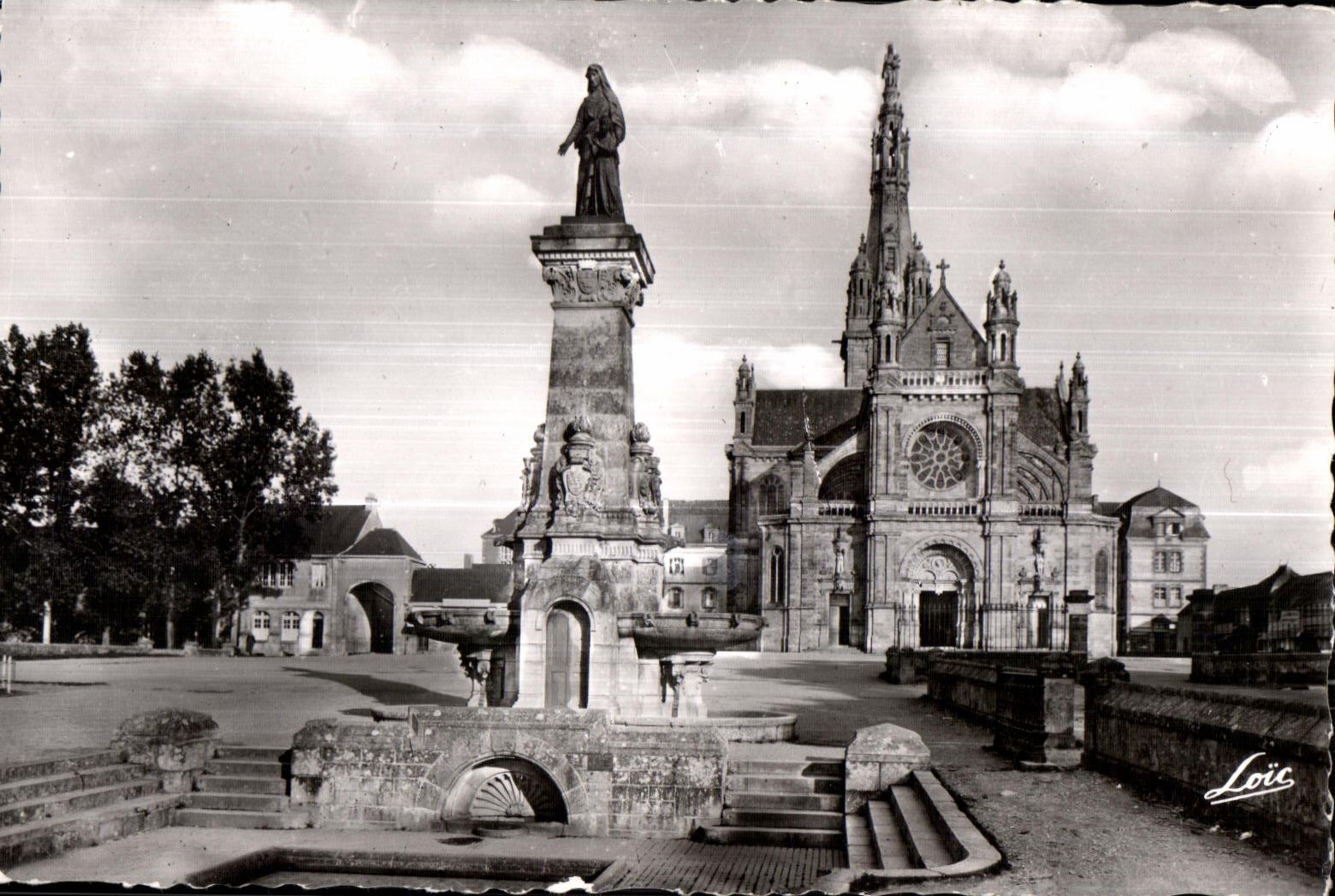 Sainte Anne Auray - Fountain and Basilica - CPA