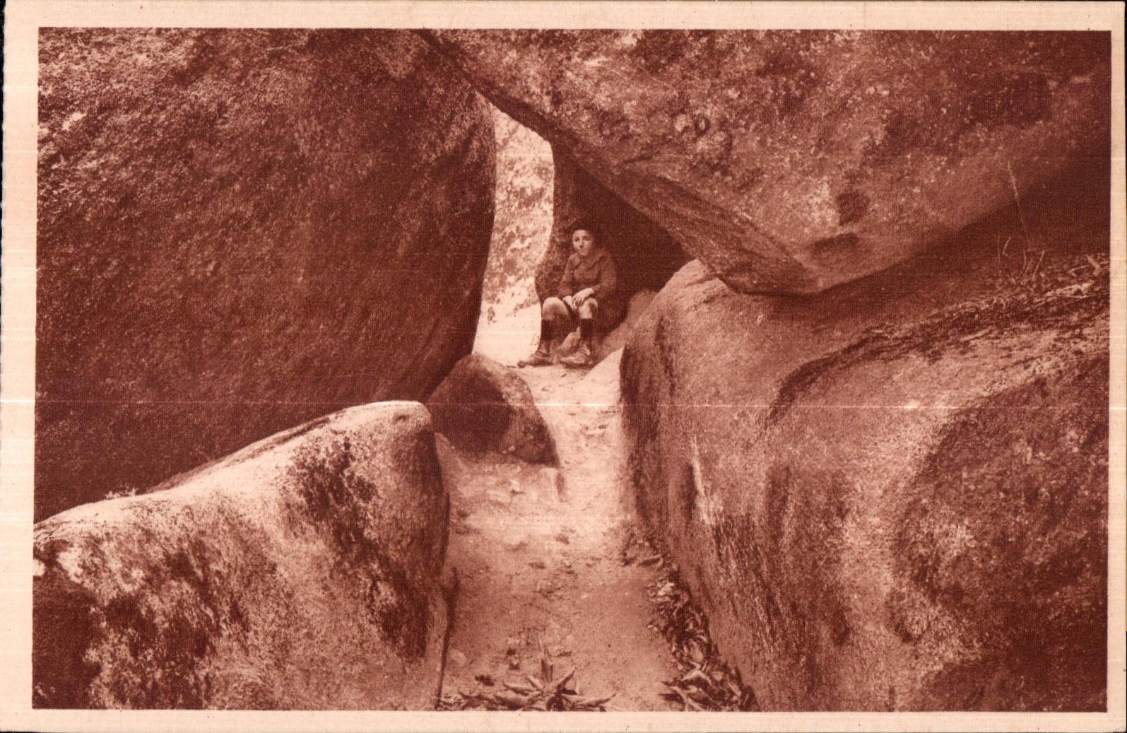 Huelgoat - Corridor of the Cave of the Devil - CPA