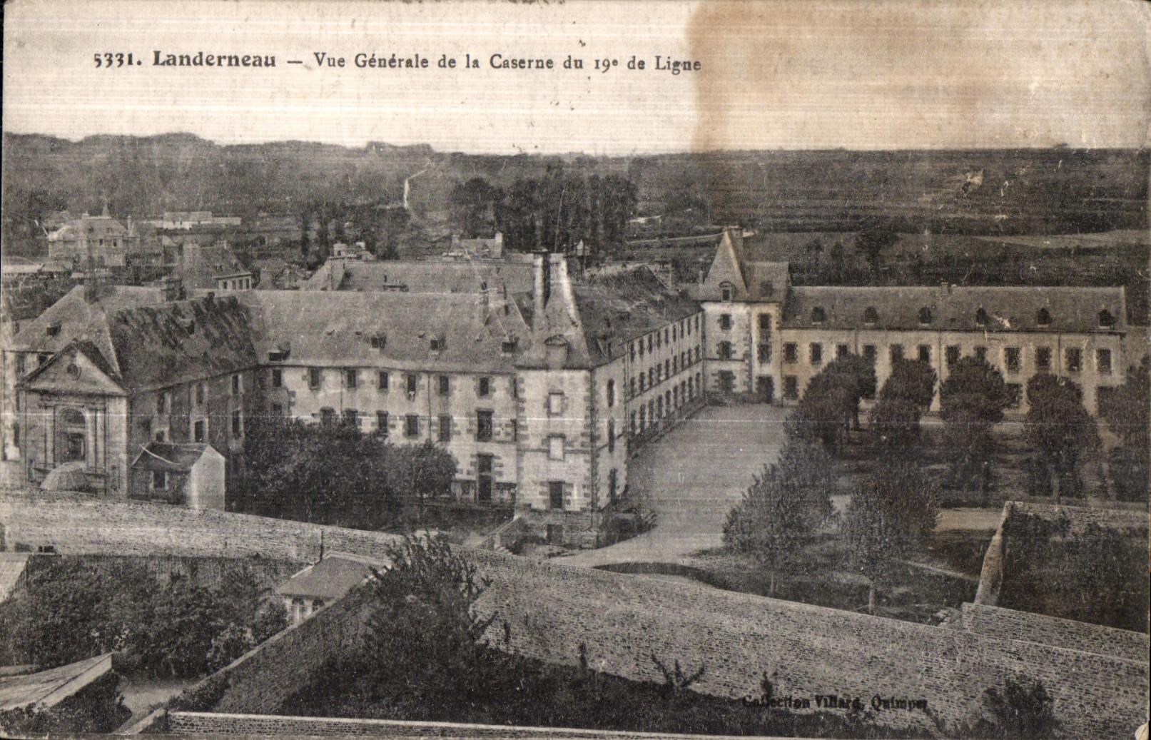 CPA Landerneau View of the Barracks of Militaria line
