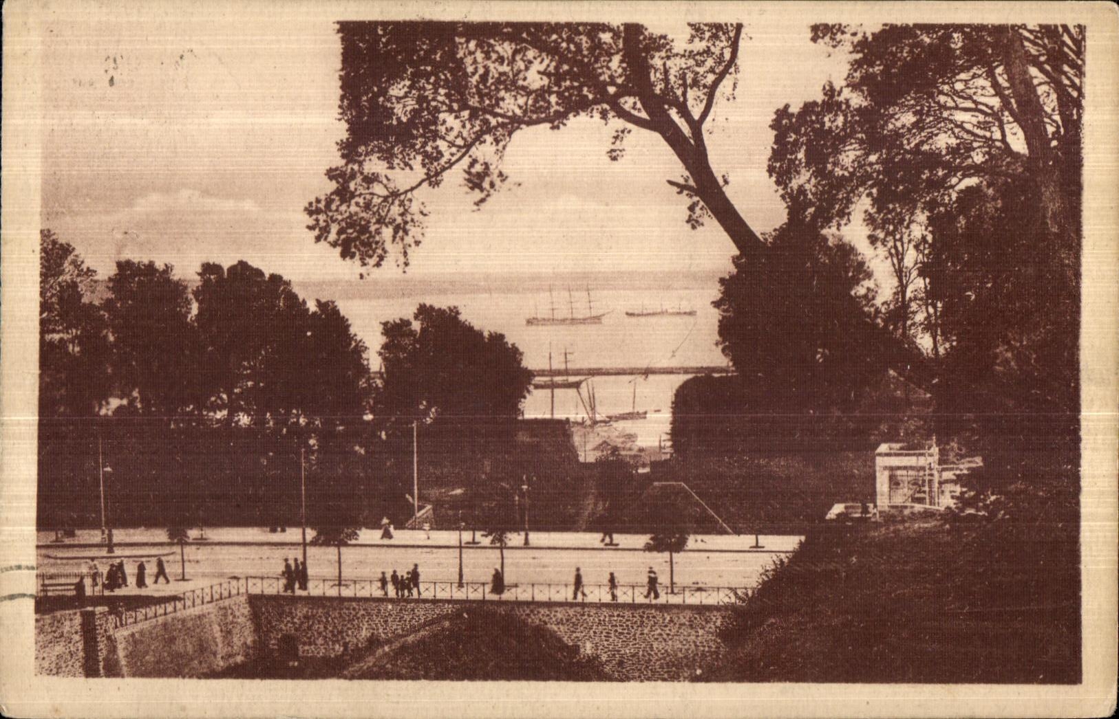 CPA Brest Les Remparts Et la Rade