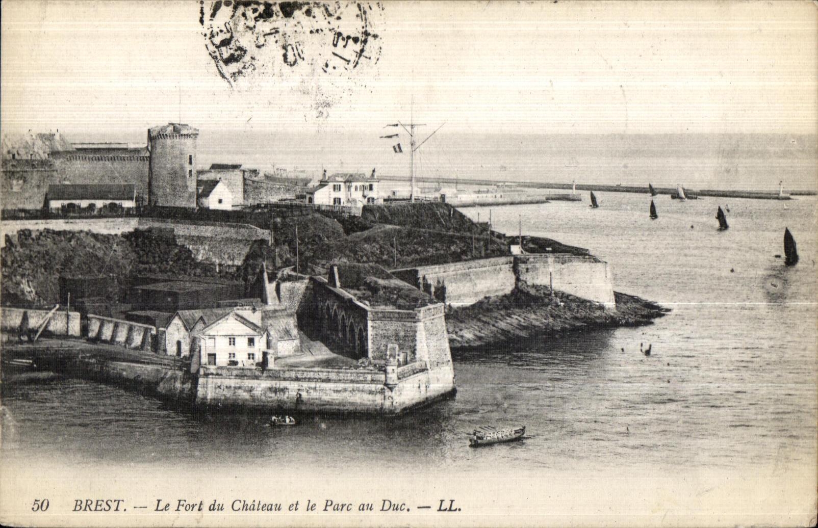 CPA Brest Le Fort du Chateau et Le Parc au Duc