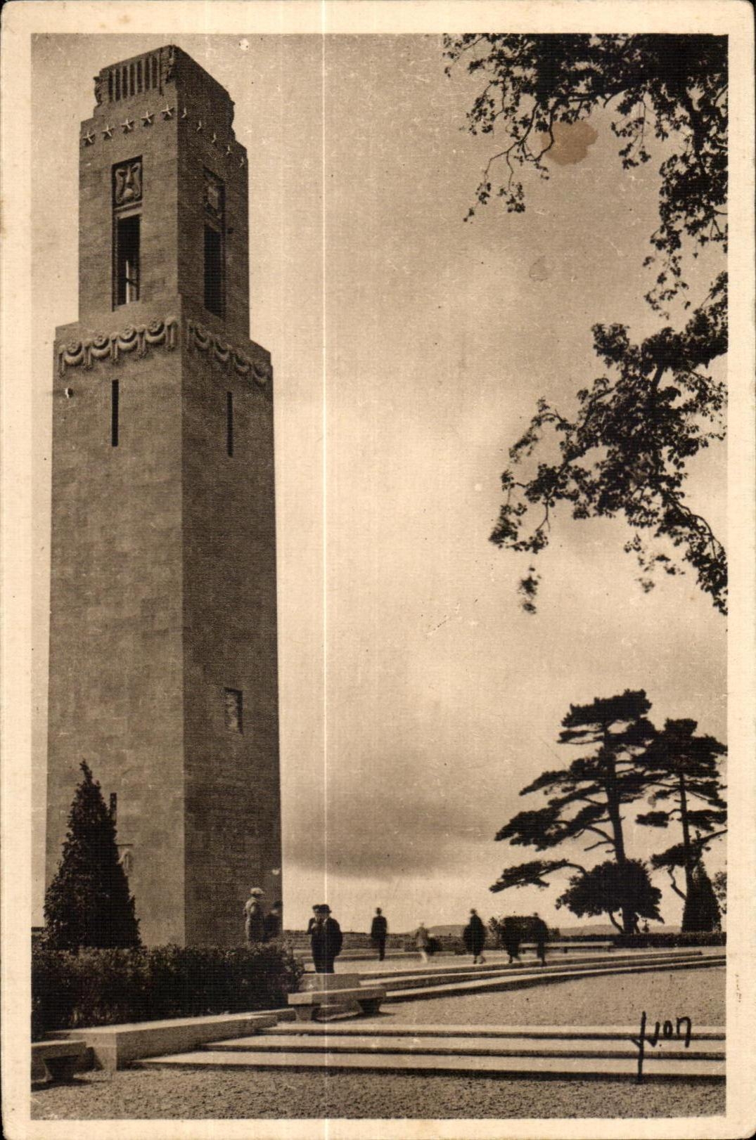 CPA Brest Cours d Ajot Monument Commemoratif