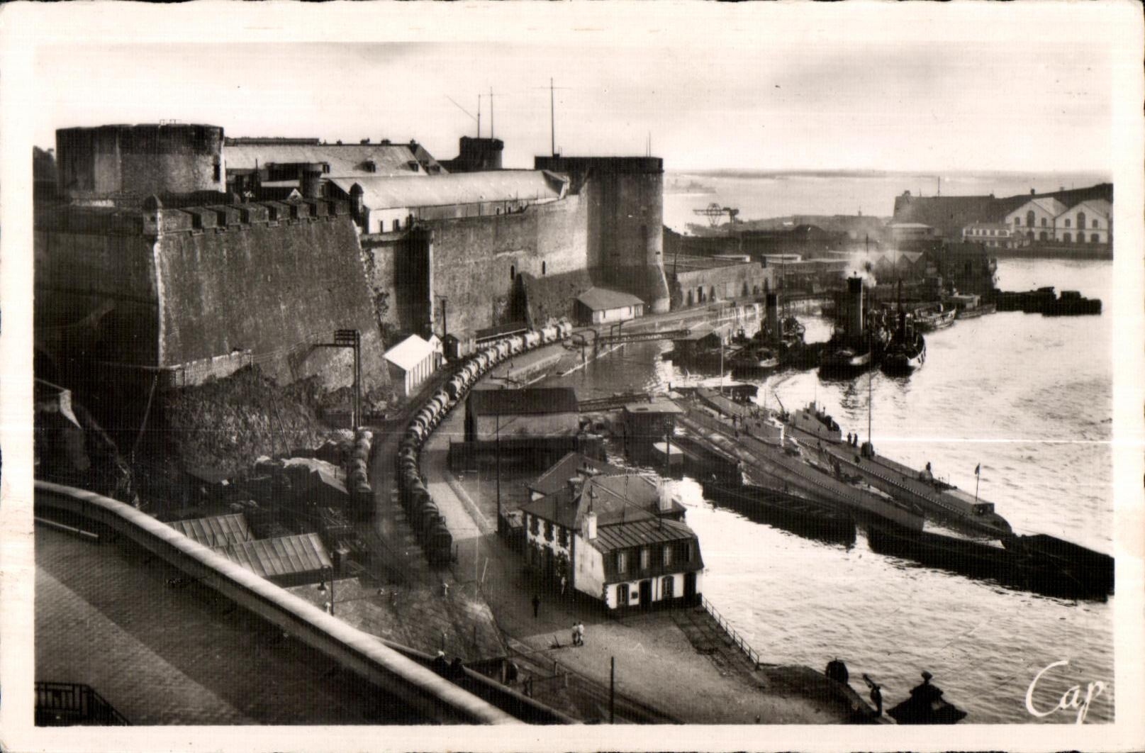 CPA Brest Le Chateau et la Penfeld