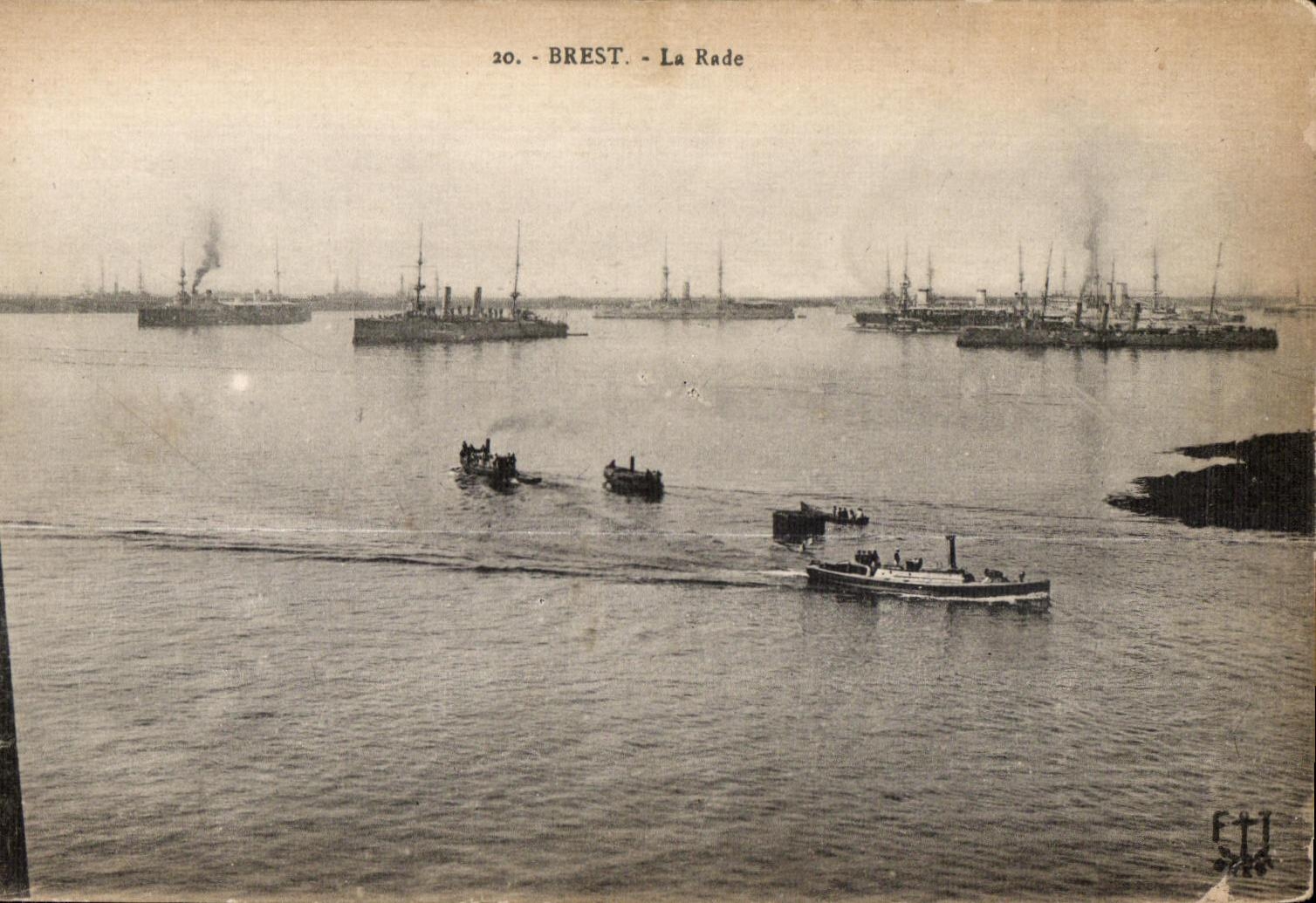 CPA Brest La Rade Bateaux 