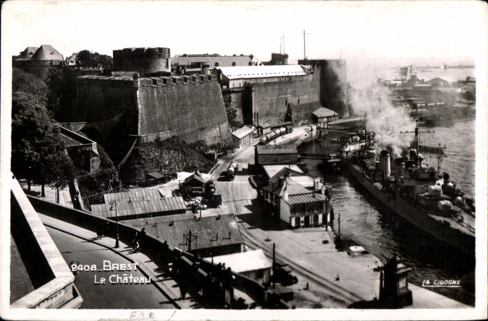 CPA Brest Le Chateau Bateau