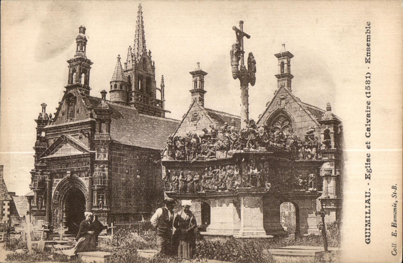 CPA Guimilau Eglise et Calvaire Ensemble Folklore