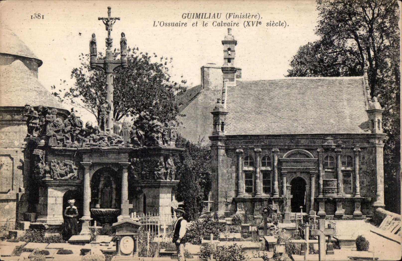 CPA Guimilau (Finistere) L ossuaire et le Calvaire (XVI siecle)