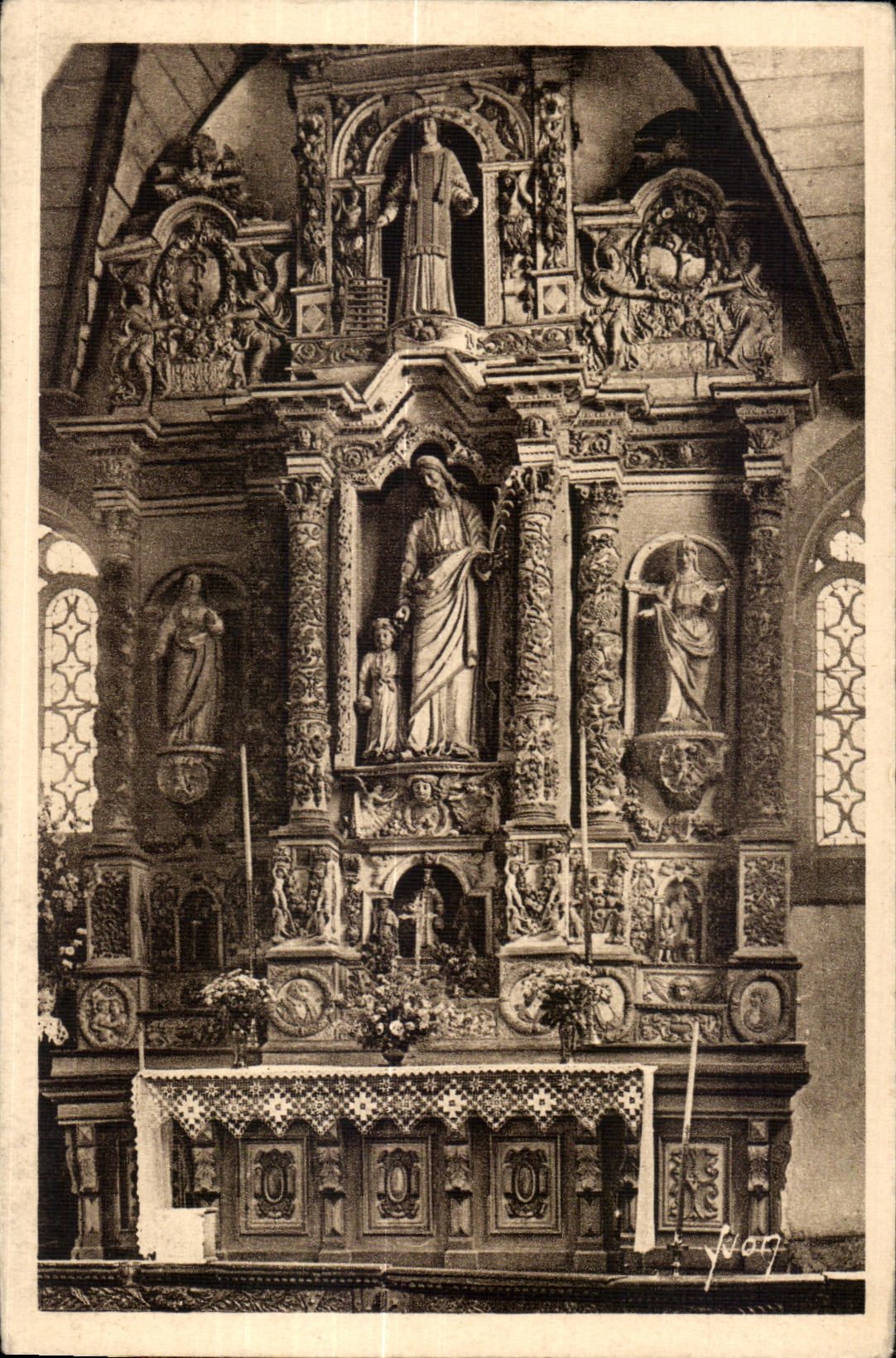 CPA Guimilau (Finistere) Interieur de l eglise Autel de Saint Joseph