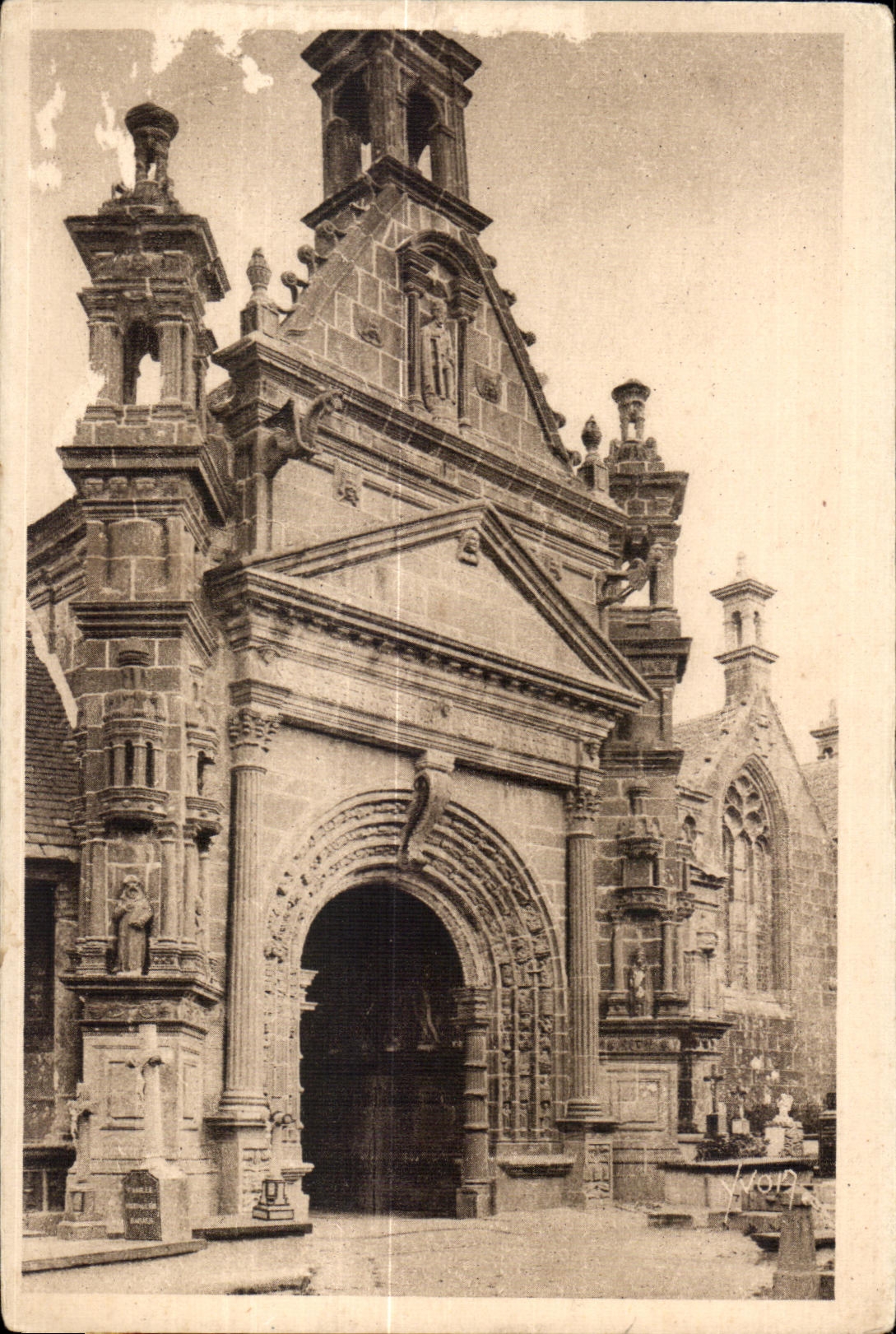 CPA Guimilau (Finistere) La Douce France Bretagne L Eglise Le Poreche Meridional