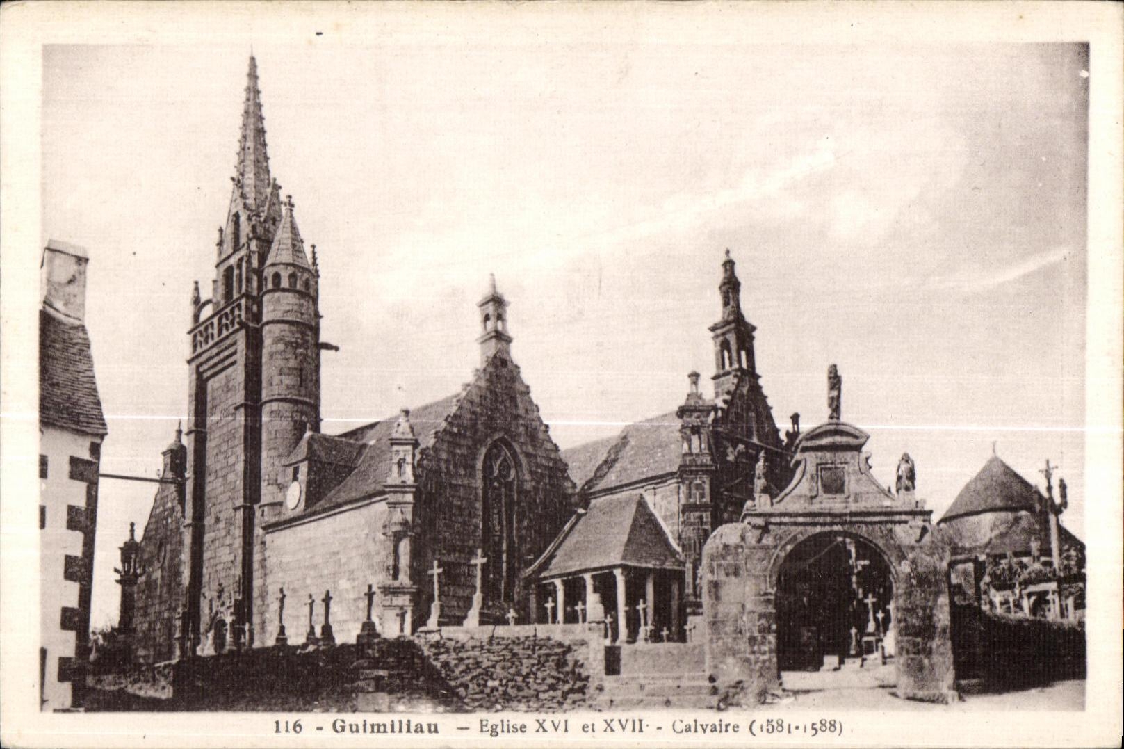 CPA Guimilau Eglise XVI et XVII Calvaire