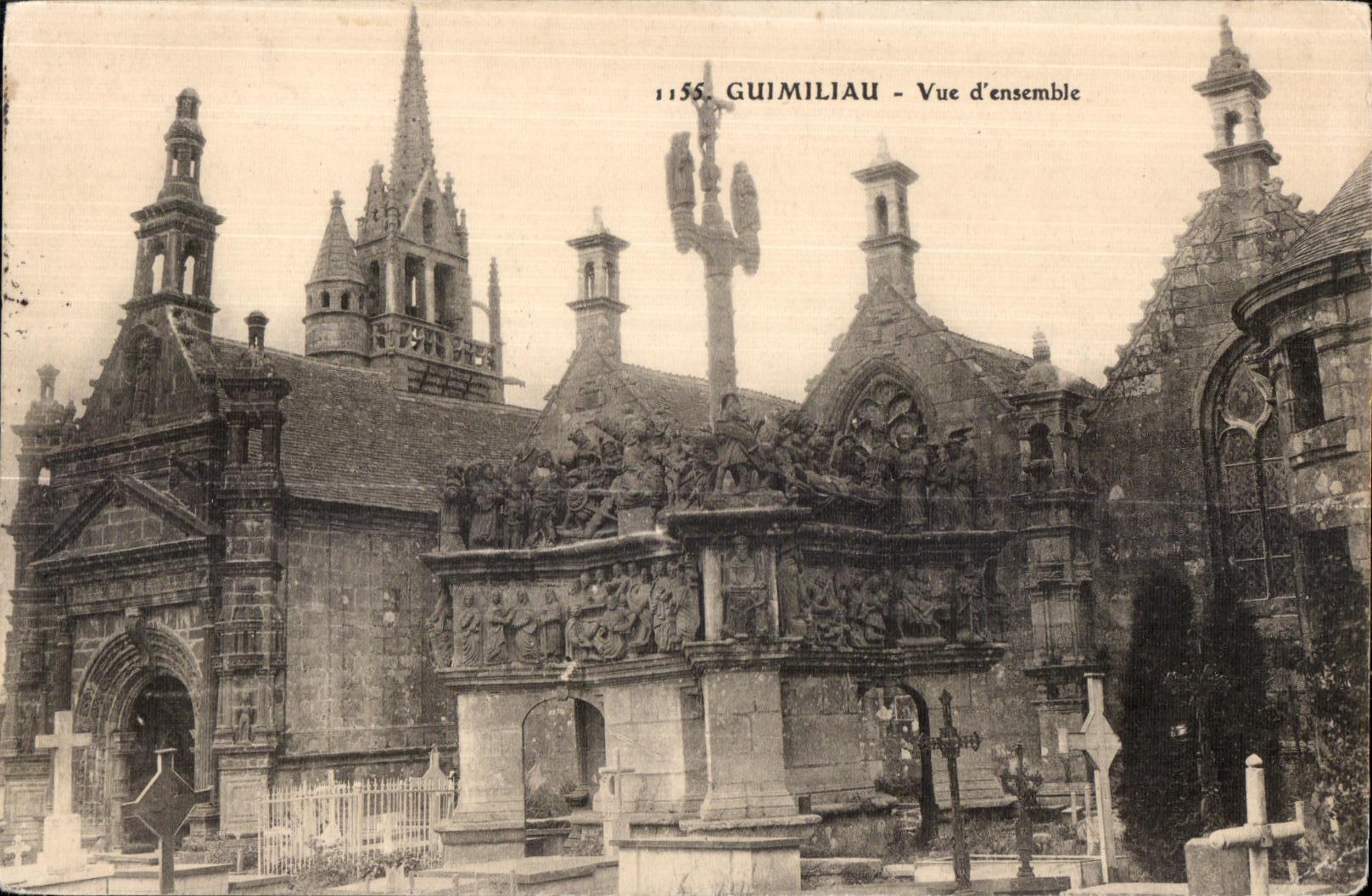 CPA Guimiliau Vue d ensemble