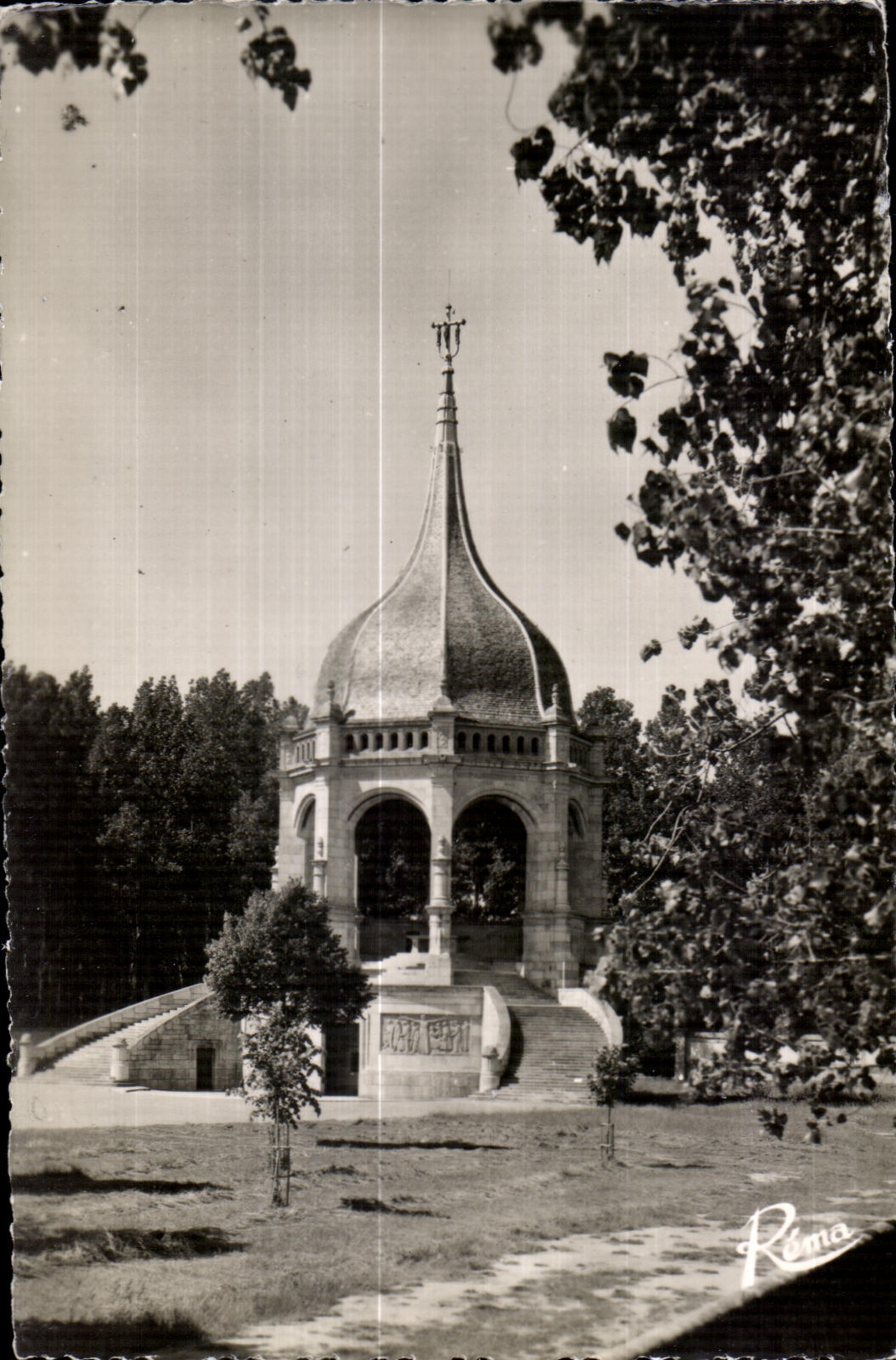 CPSM Sainte Anne Auray (Morbihan) the War memorial
