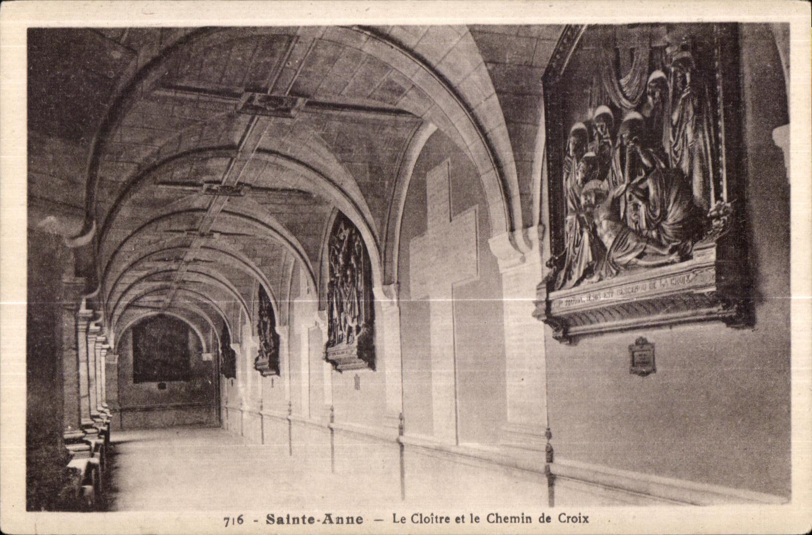 CPA Sainte Anne Le Cloitre et le chemin de Croix