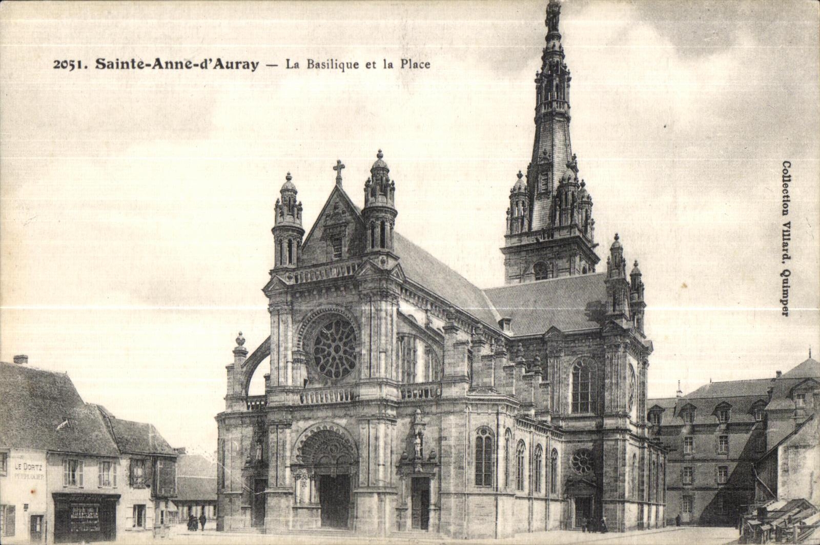 CPA Sainte Anne d Auray La Basilique et la Place