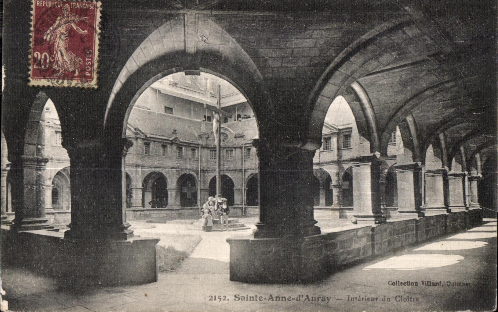 CPA Sainte Anne d Auray Interieur du Cloitre