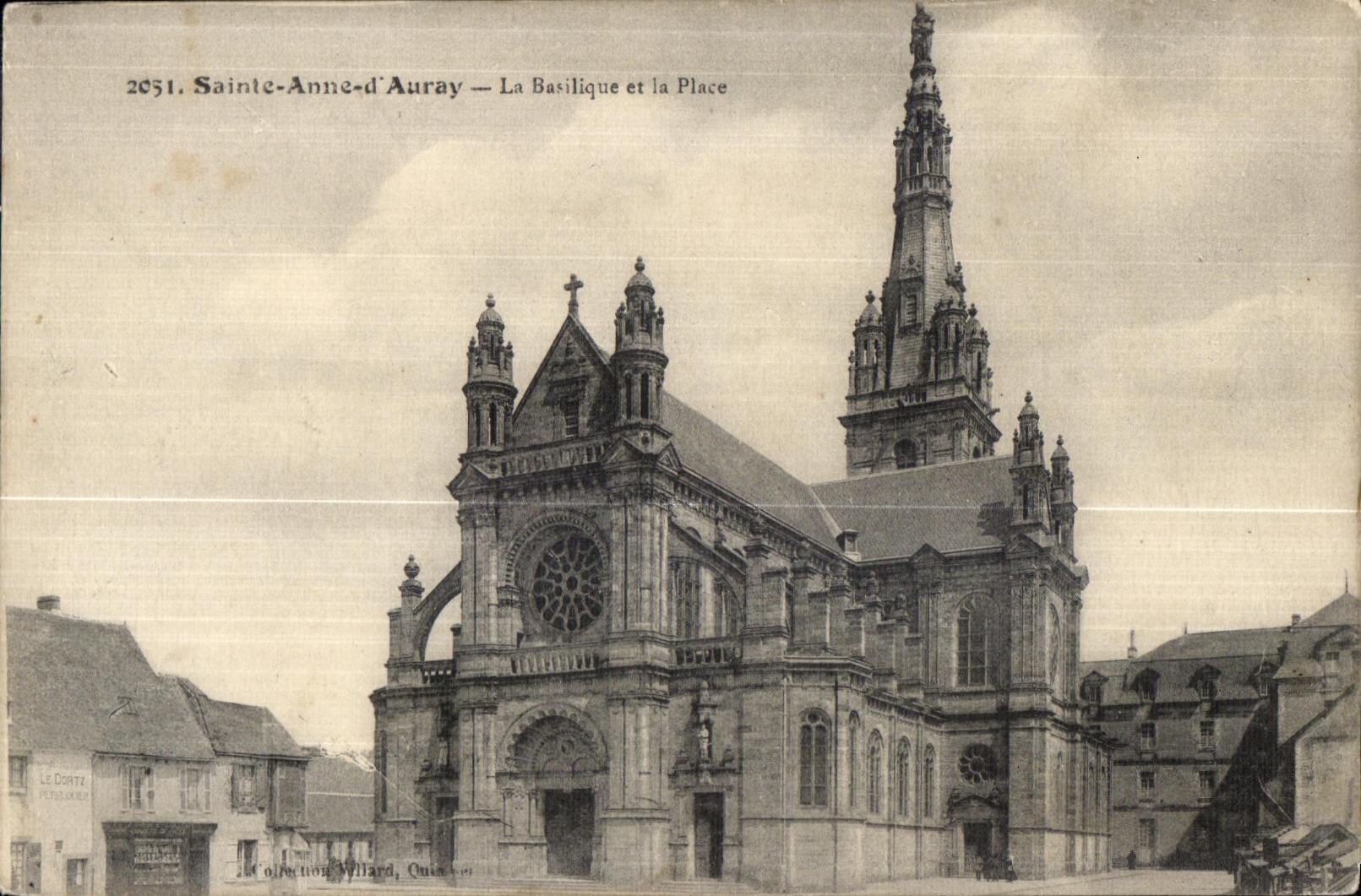 CPA Sainte Anne d Auray La Basilique et la Place
