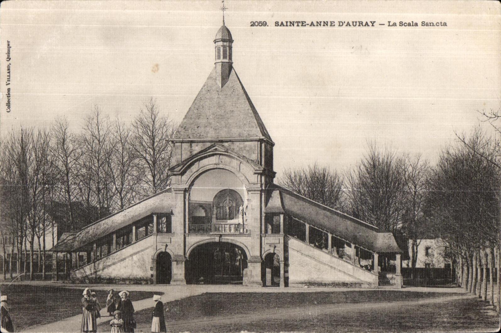 CPA Sainte Anne d Auray La Scala Sancta Folklore Costume Coiffe Bretagne