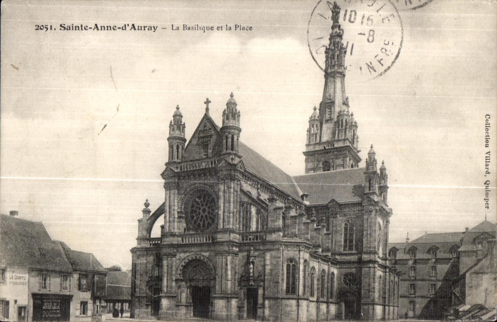 CPA Sainte Anne d Auray La Basilique et la Place
