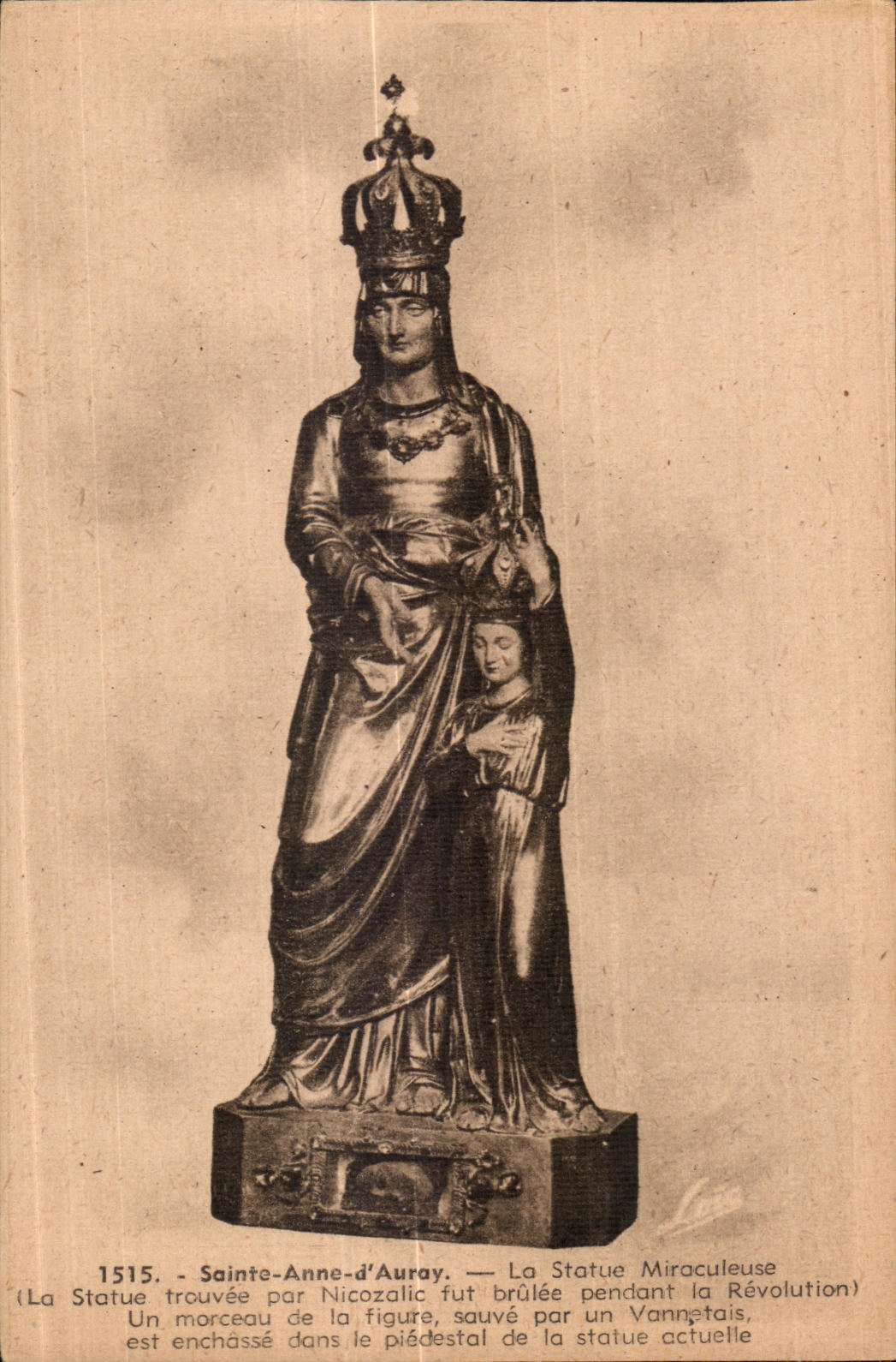 CPA Sainte Anne Auray Statue Miraculous (Statue the trouvee by Nicozalic was buulee during the Revolution) the One