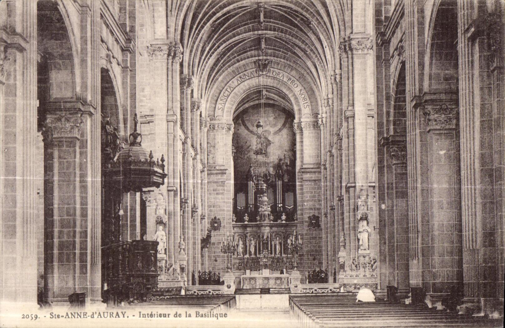 CPA Sainte Anne d Auray Interieur de la Basilique Orgue