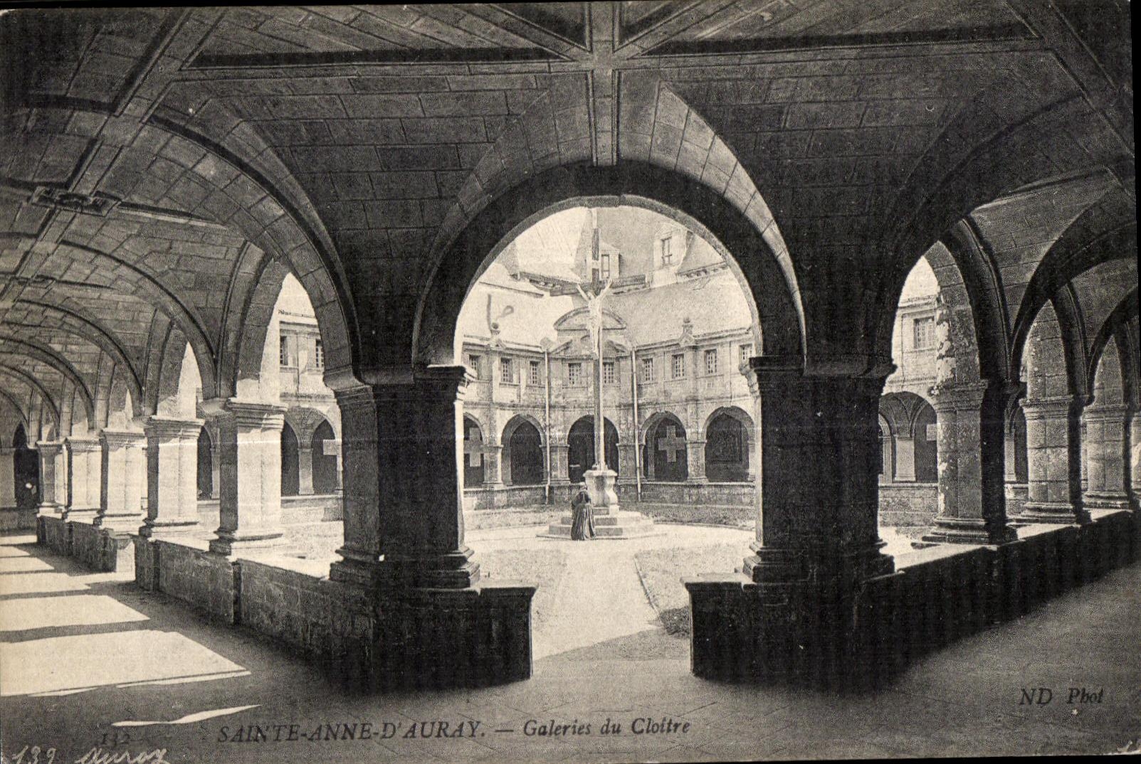 CPA Sainte Anne D Auray Galeries du Cloitre