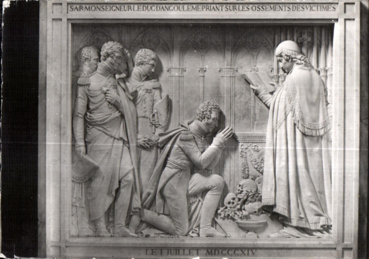 CPA Chartreuse Auray (Morbihan) has interior of the Funerary Vault