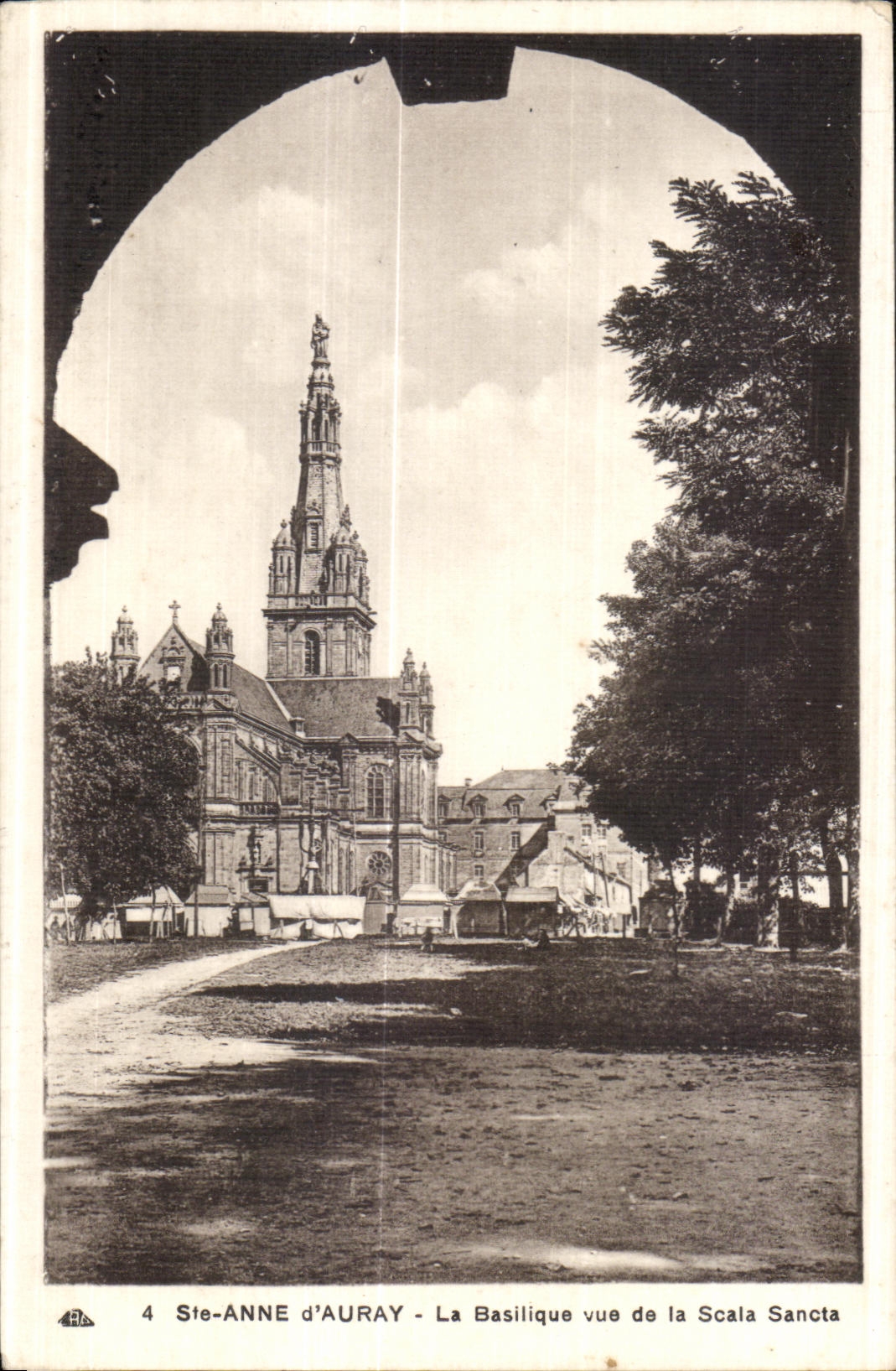 CPA Ste Anne d Auray La Basilique vue de la Scala Sancta