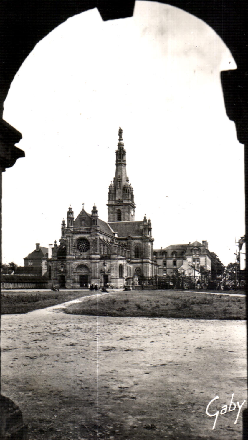 CPSM Ste Anne d Auray (Morbihan) La Basilique
