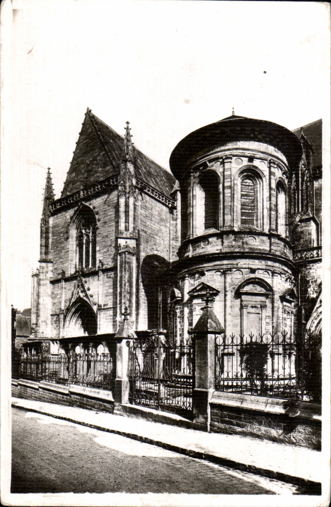 Renacimiento de la torre de CPA Vannes y una dimension de la catedral
