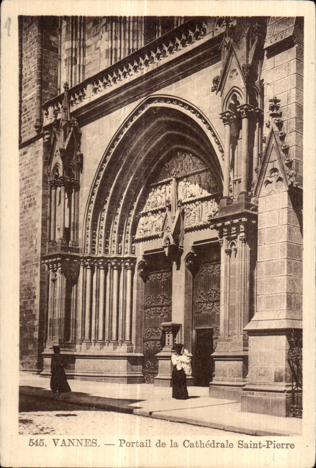 Puerta santa de CPA Vannes de las piedras de afilar de la catedral