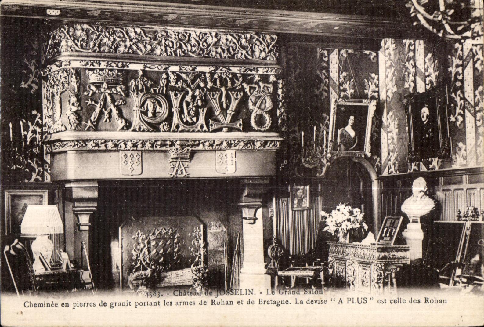 El castillo de CPA de Josselin la chimenea grande de la sala de estar fuera del granito empiedra llevar las armas de Roban y de Bretana el revelador