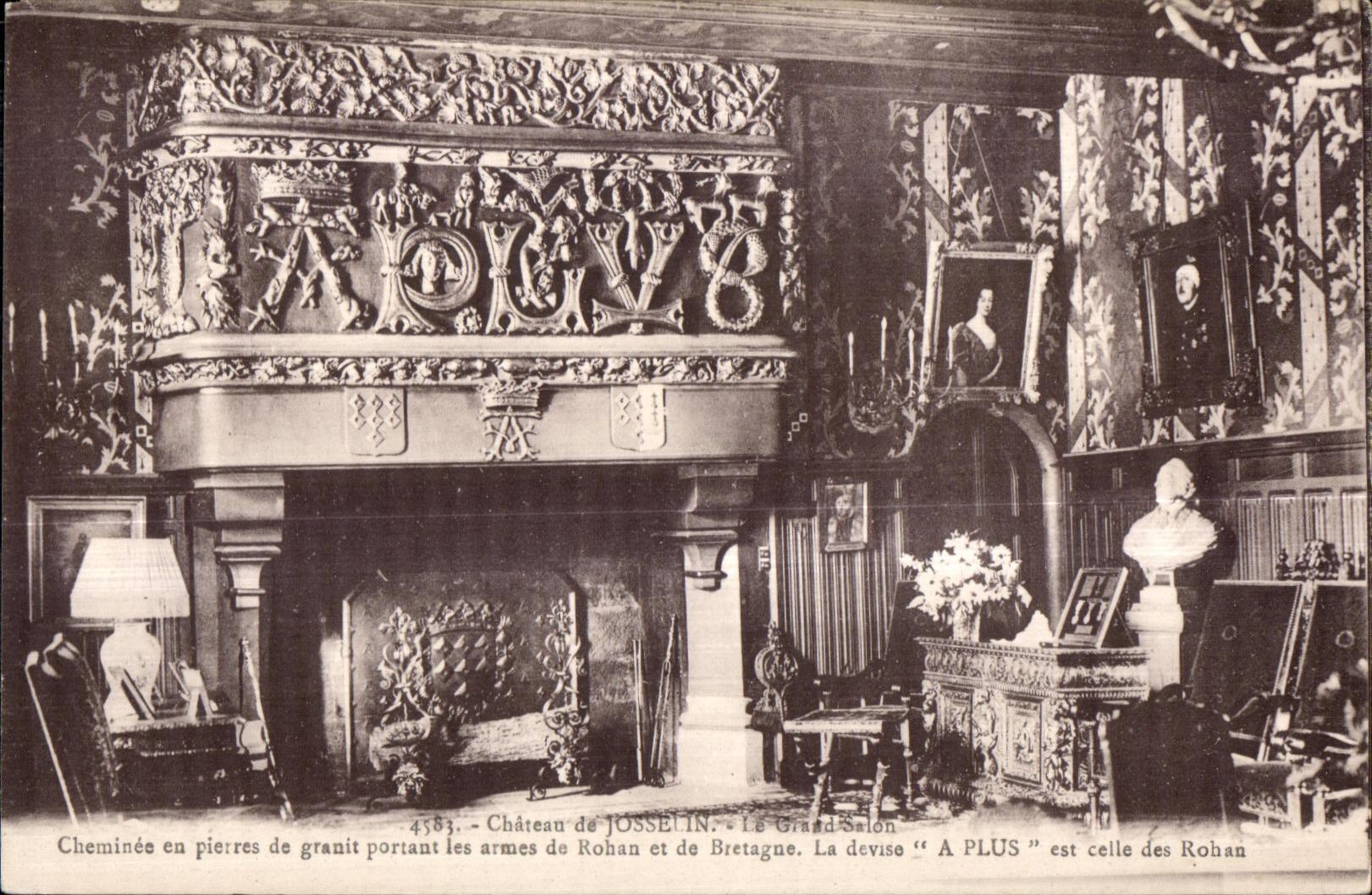 El castillo de CPA de Josselin la chimenea grande de la sala de estar fuera del granito empiedra llevar las armas de Rohan y de Bretana la moneda