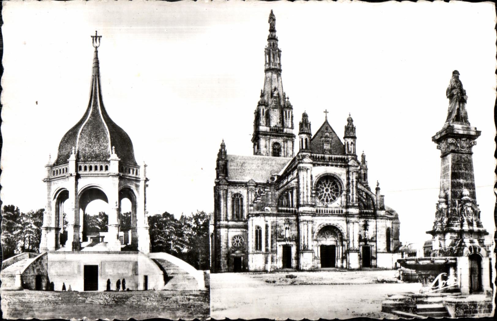 CPSM Sainte Anne d Auray La Fontaine et la Basilique monument eleve a la memoire des Bretons morts a la guerre