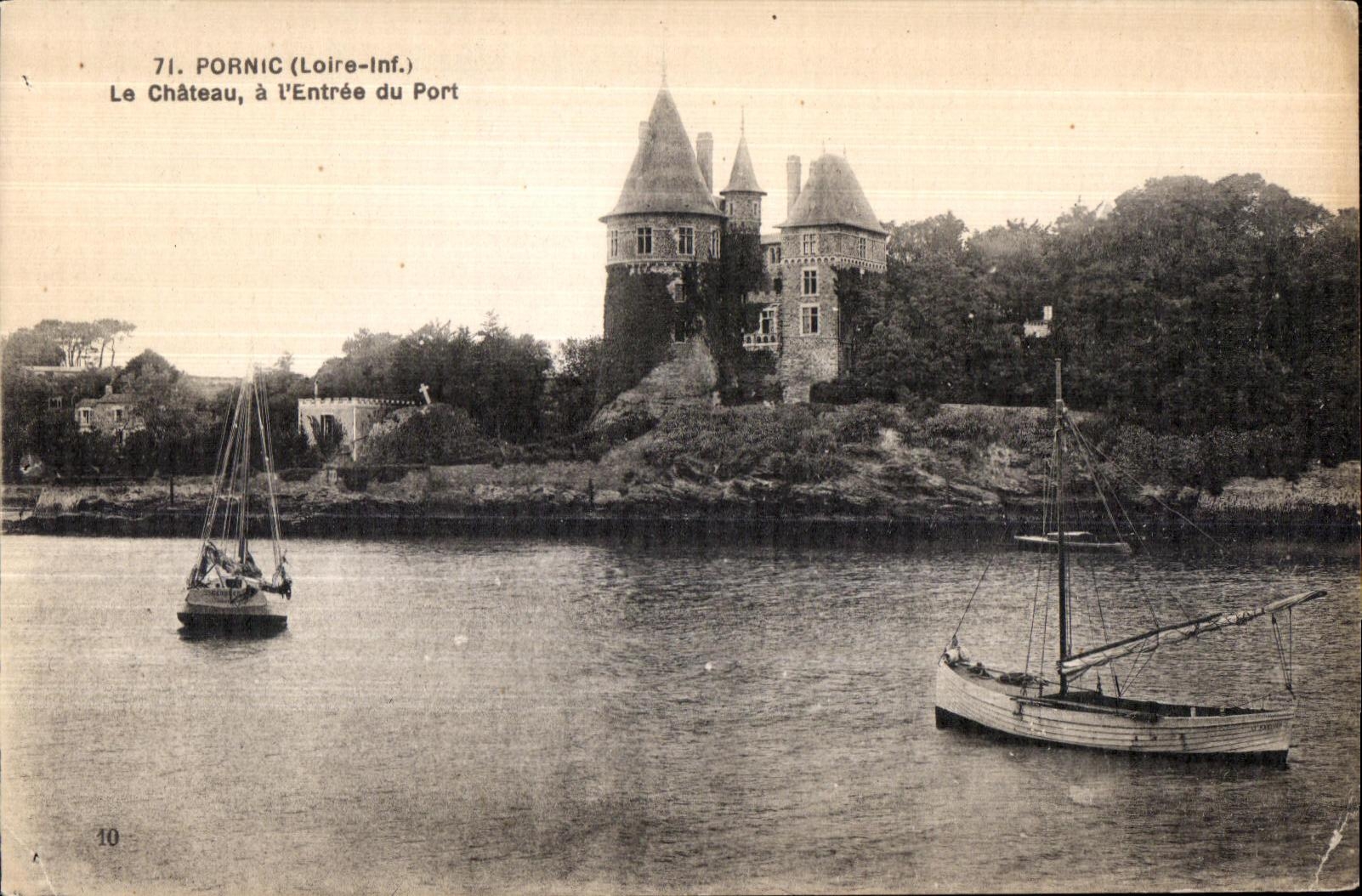 CPA Pornic (Loire-Inf ) Le Chateau a l Entree du Port