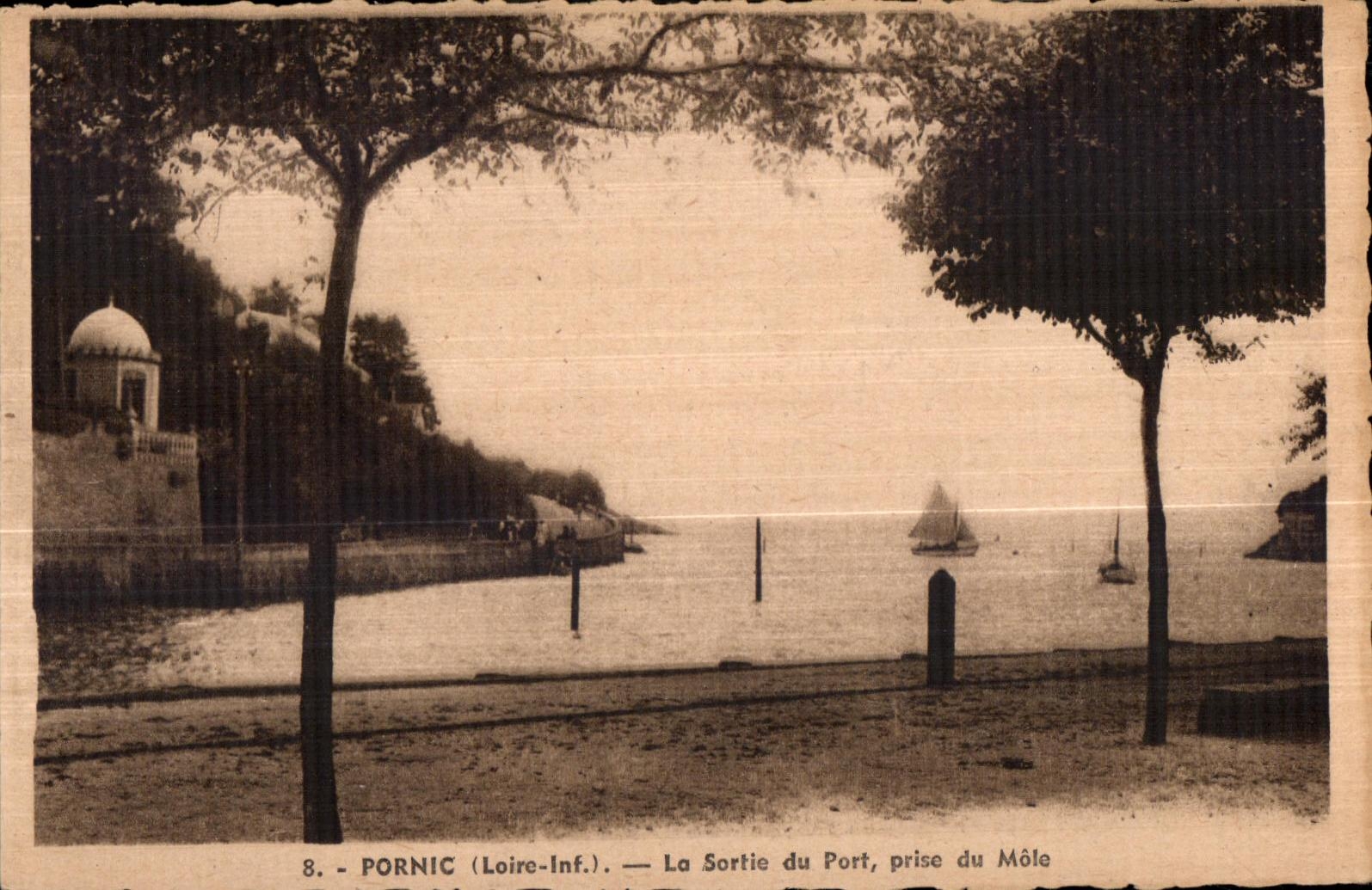 CPA Pornic (Loire-Inf ) La Sortie du Port Prise du Mole