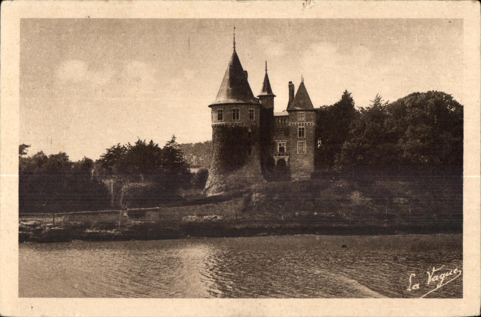 CPA Pornic Le Chateau et la Croix des Huguenots