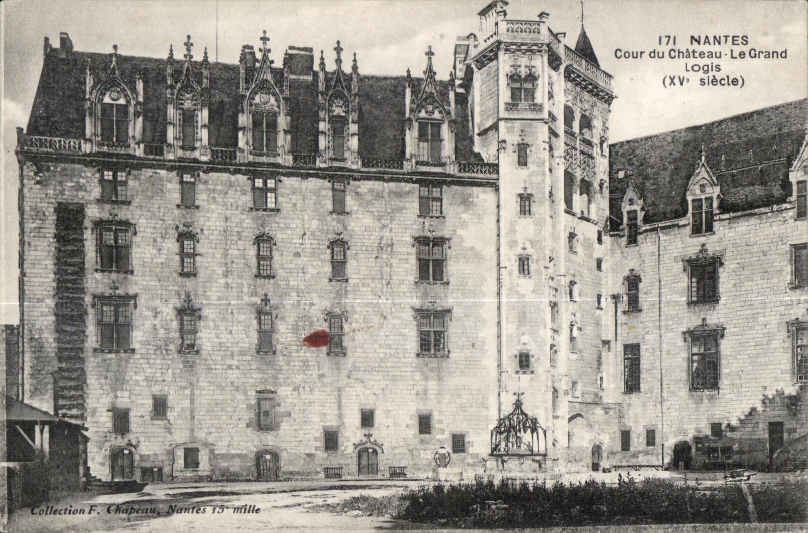 CPA Nantes Court of the Castle the Large Home (XV century)