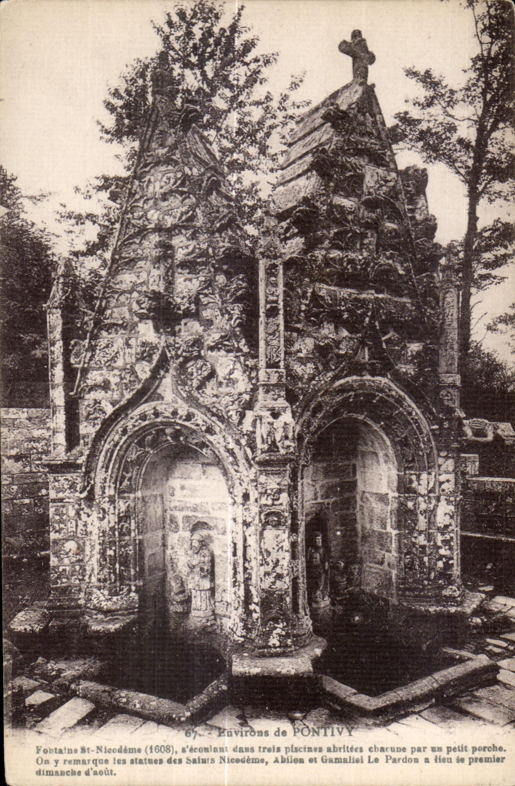 CPA Surroundings of Pontivy Fountain St Nicodeme (1608)