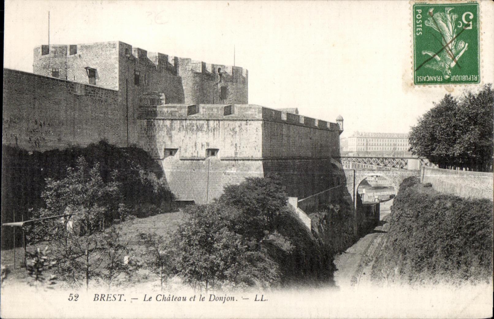 CPA Brest le chateau et le donjon