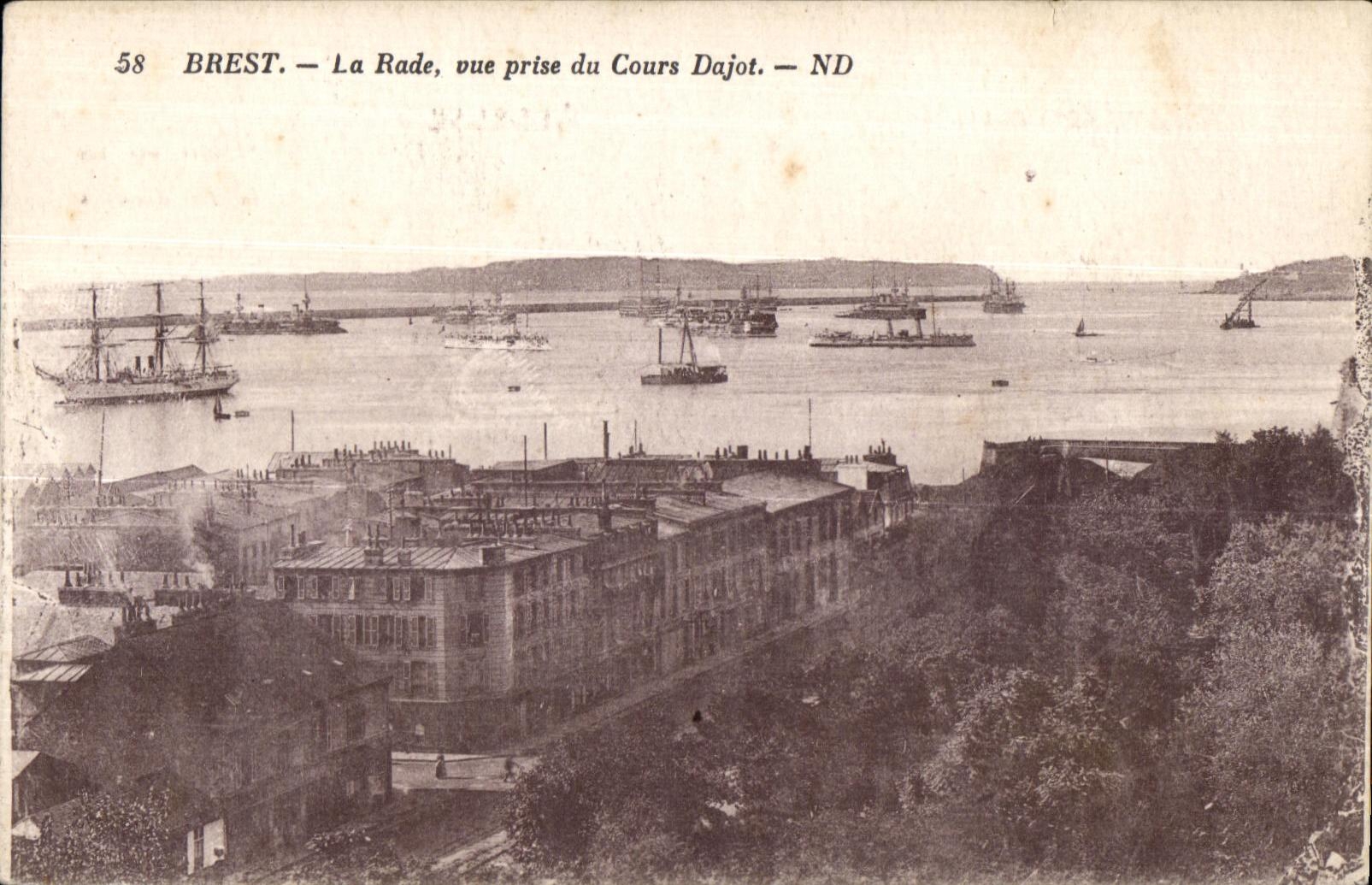 CPA Brest la rade vue prise du cours Dajot Bateaux