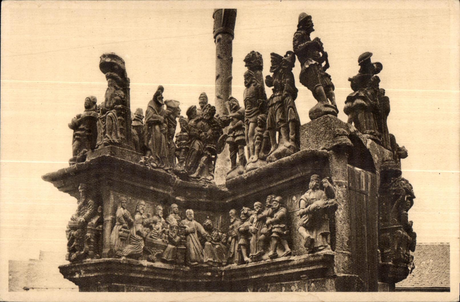 CPA Guimiliau (finistere) Le Cavaire (1581-1588)