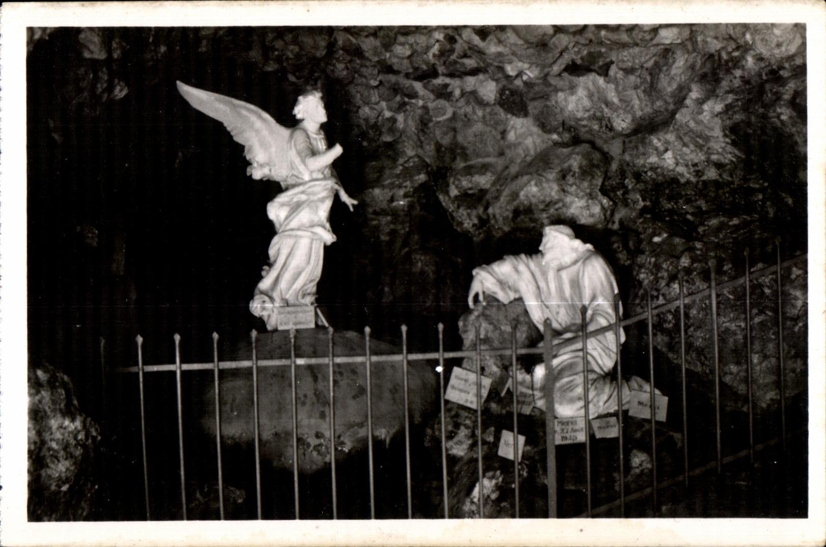 CPA Martyrdom of Bridge Castle (the Loire Inf) the Cave of I Anguish (interior)