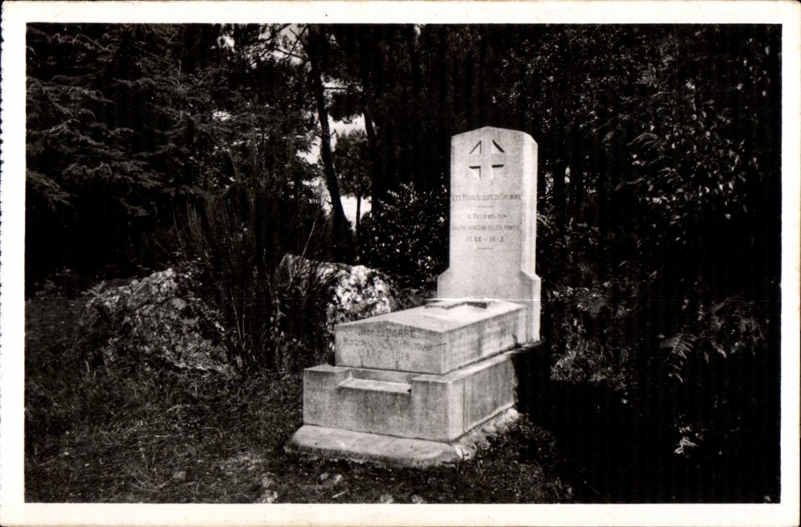 CPA Martyrdom of Bridge Castle (the Loire Inf) the tomb of