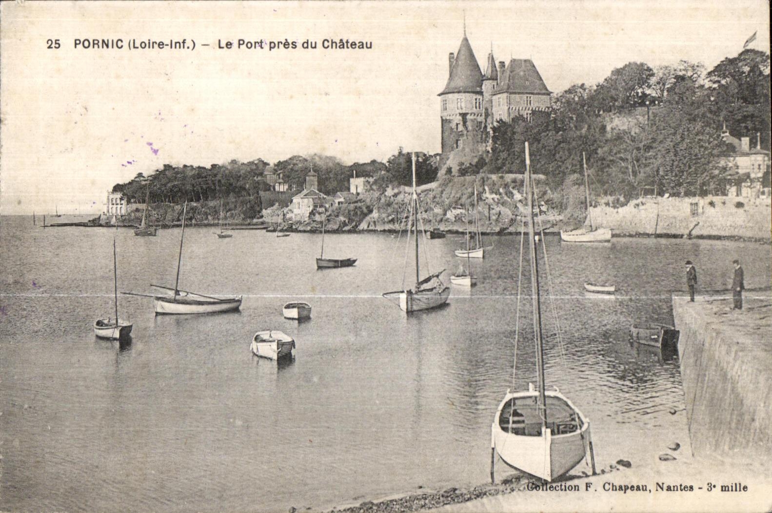 CPA Pornic (Loire Inf) Le Port pres du Chateau Bateau 