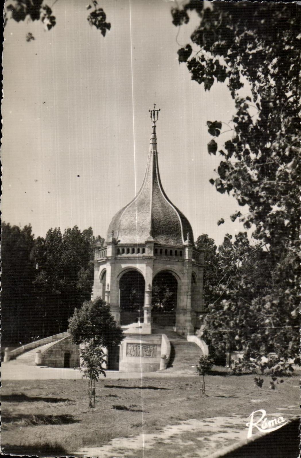 CPA Sainte Anne Auray (Morbihan) the War memorial