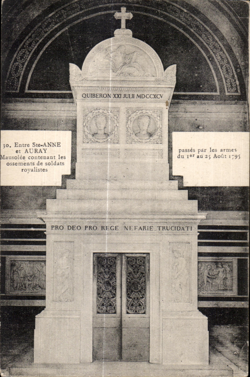 CPA Between Anne and Auray Mausoleum containing the royalist bones of soldiers