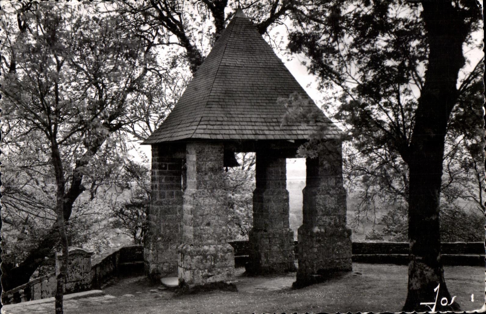 CPA Bretagne Le Faouet(Morbihan) Chapella Sainte Barbe Le curieux beffrot a toit d ardoises qui renferme la cloche (le v
