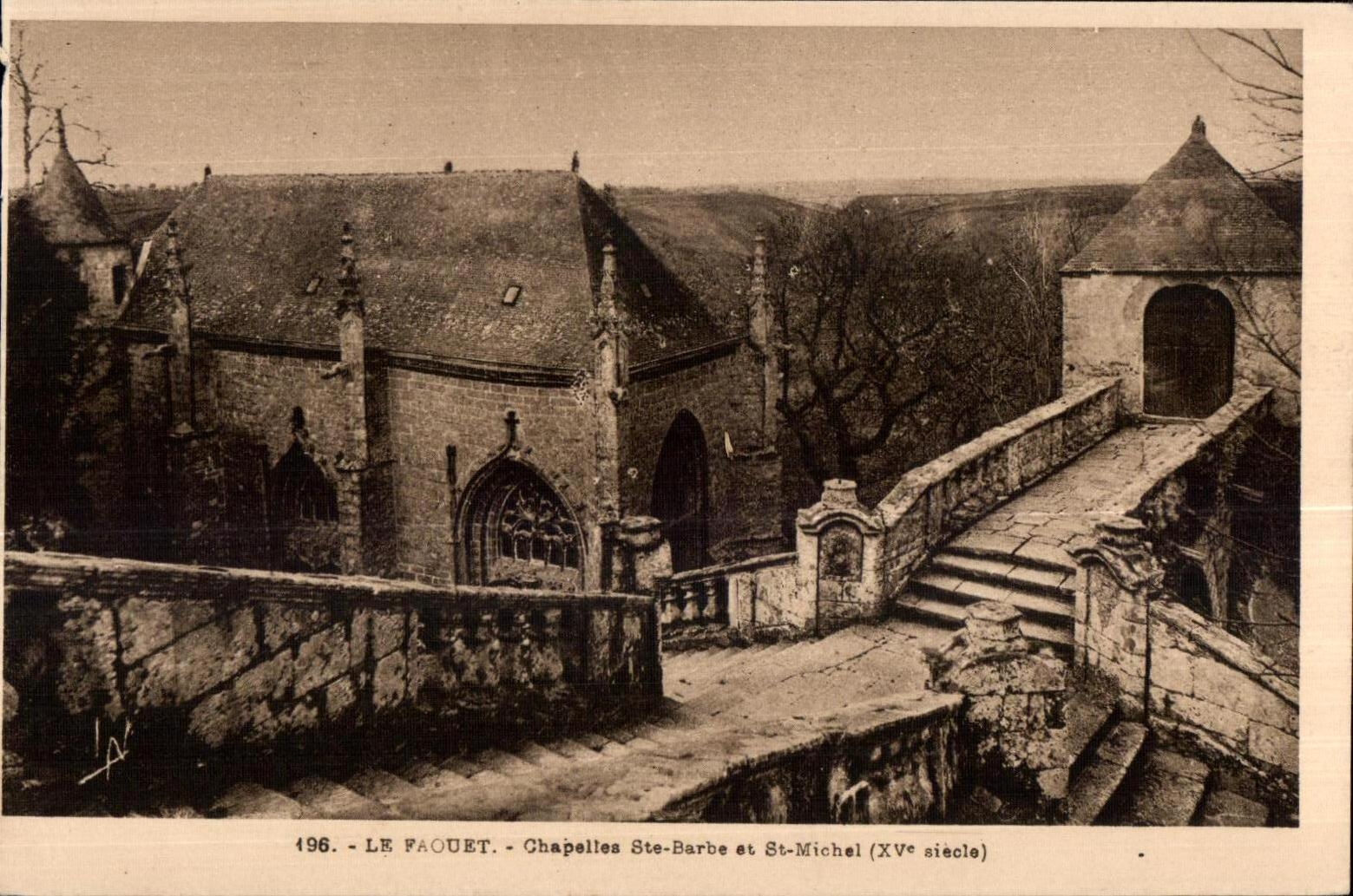CPA Le Faouet Chapelles Ste Barbe et St Michel (XV siecle)