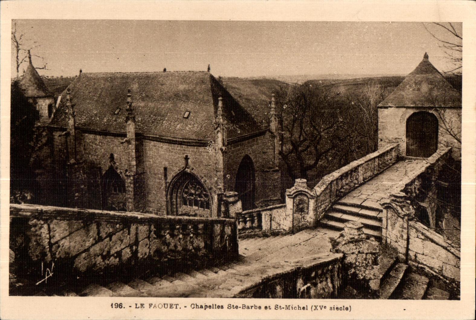 CPA Le Faouet Chapelle Ste Barbe et St Michel